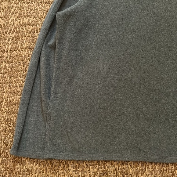 The North Face 1/4 Zip Gray Fleece - Picture 7 of 9